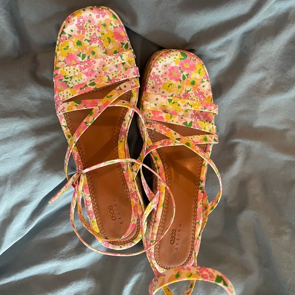 ASOS strappy sandals - Picture 2 of 4